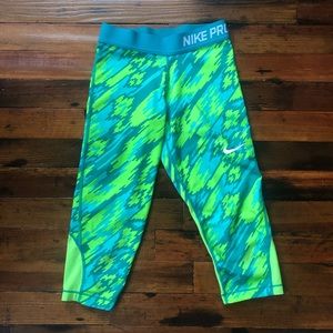 Girls’ Nike Pro Cool Crop Dri-Fit Leggings Size M